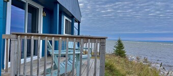 Tranquil Lakeside Retreat on Freighter's Bay in Paradise, Michigan