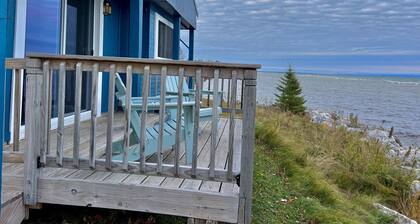 Tranquil Lakeside Retreat on Freighter's Bay in Paradise, Michigan