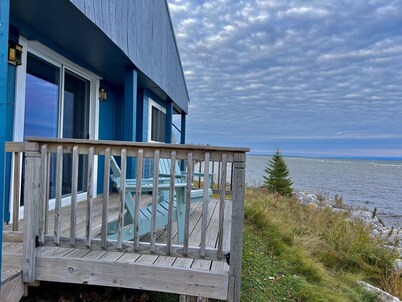 Tranquil Lakeside Retreat on Freighter's Bay in Paradise, Michigan