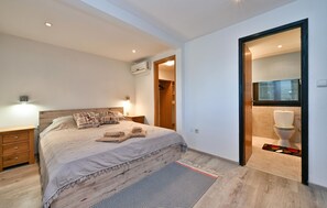 2 soverom, strykejern/-brett, reiseseng for barn og wi-fi (inkludert)