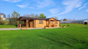 Exterior - LE CHALET DE LA PRESLE (MAZERNY)