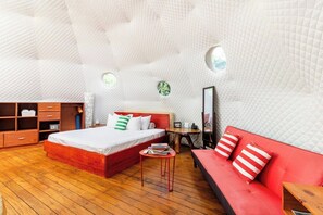 1 Schlafzimmer, Schreibtisch, Bügeleisen/Bügelbrett, Reisekinderbett
