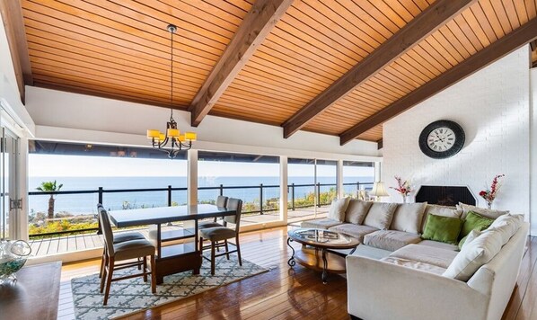 Smart TV, fireplace, DVD player, ping pong