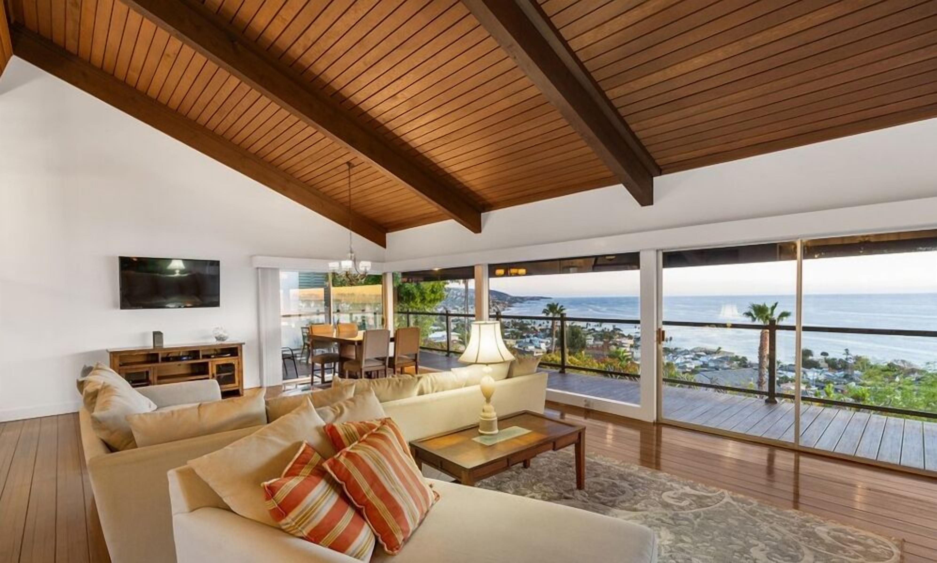 Smart TV, fireplace, DVD player, ping pong