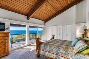 4 bedrooms, desk, iron/ironing board, travel cot