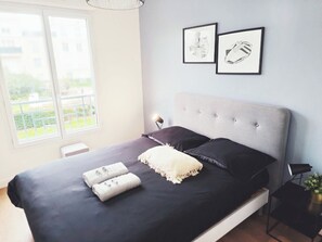 2 habitaciones, tabla de planchar con plancha y cuna de viaje 