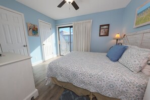 3 bedrooms, desk, free WiFi, bed sheets