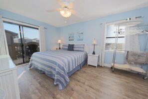 3 bedrooms, desk, free WiFi, bed sheets
