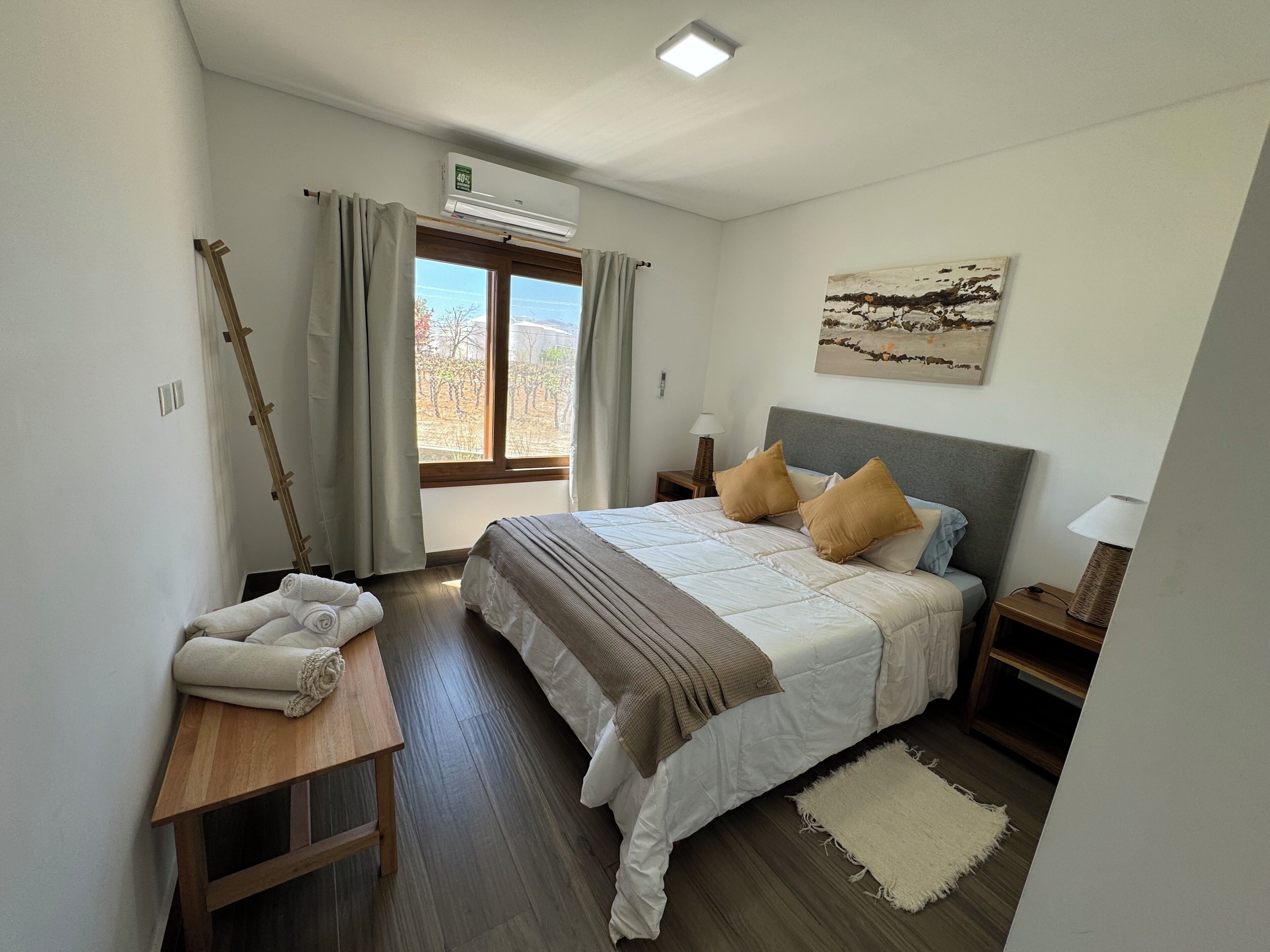 2 habitaciones, tabla de planchar con plancha, wifi y ropa de cama 