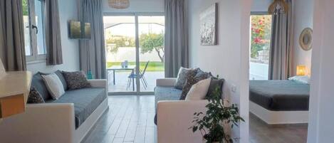 Superior Suite, Non Smoking - Helios | Living area