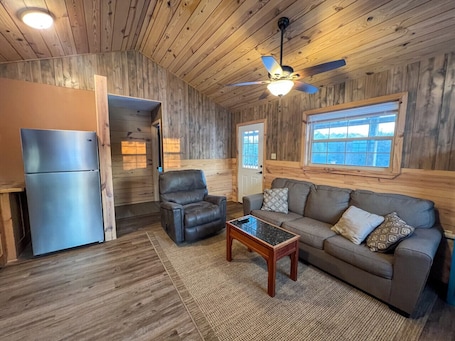 テレビ. Lake Greeson Cabin with Private ATV Access on 8 Acres