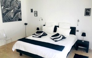 5 bedrooms, travel cot, free WiFi, bed sheets