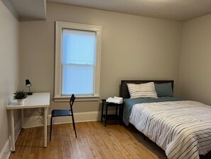 2 bedrooms, desk, WiFi, bed sheets