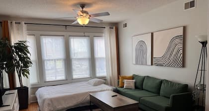 Charming 2-bedroom apartment near downtown Saint Paul with WiFi