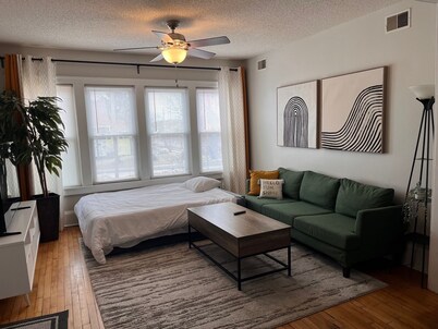 Charming 2-bedroom apartment near downtown Saint Paul with WiFi
