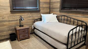 4 bedrooms, free WiFi, bed sheets