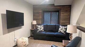 Smart TV, fireplace, DVD player