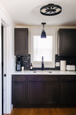 Interior - The Mane & Co - No. 8 (Chambersburg)