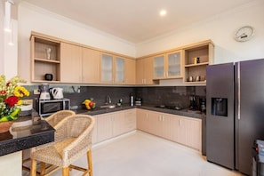 Fridge, microwave, stovetop, coffee/tea maker