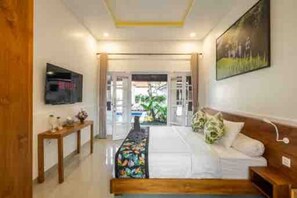 2 bedrooms, desk, iron/ironing board, travel cot