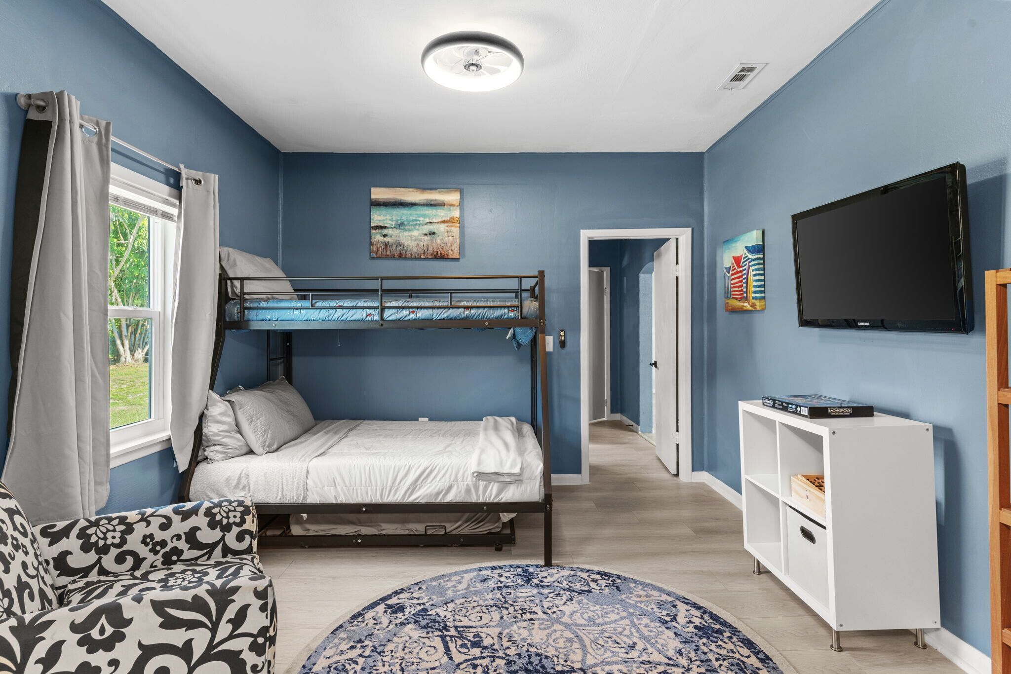 3 bedrooms, iron/ironing board, WiFi, bed sheets