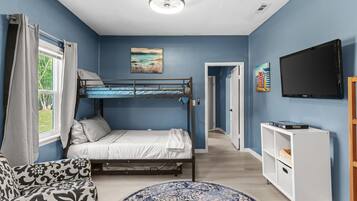 3 bedrooms, iron/ironing board, WiFi, bed sheets