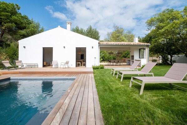 Pool - Brand new villa with heated pool (LES PORTES EN RE)
