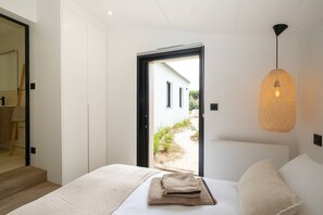 4 bedrooms, free WiFi - Brand new villa with heated pool (LES PORTES EN RE)