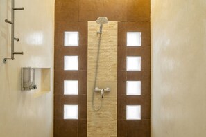 Eco-friendly toiletries, hair dryer, towels - 3 Bedroom cozy private pool Villa in Seminyak WIFI (Seminyak)