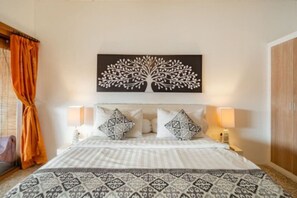 3 bedrooms, desk, iron/ironing board, travel cot