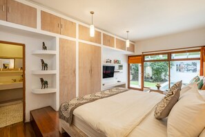 3 bedrooms, desk, iron/ironing board, travel cot - 3 Bedroom cozy private pool Villa in Seminyak WIFI (Seminyak)