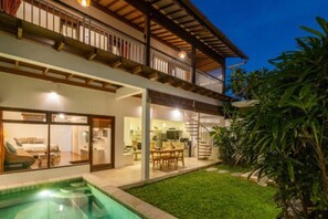 A two-story house with a swimming pool, a balcony, and a well-maintained garden. - 3 Bedroom cozy private pool Villa in Seminyak WIFI (Seminyak)