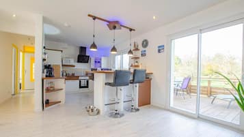 Microondas y periquera