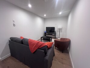 Una Smart TV, libros