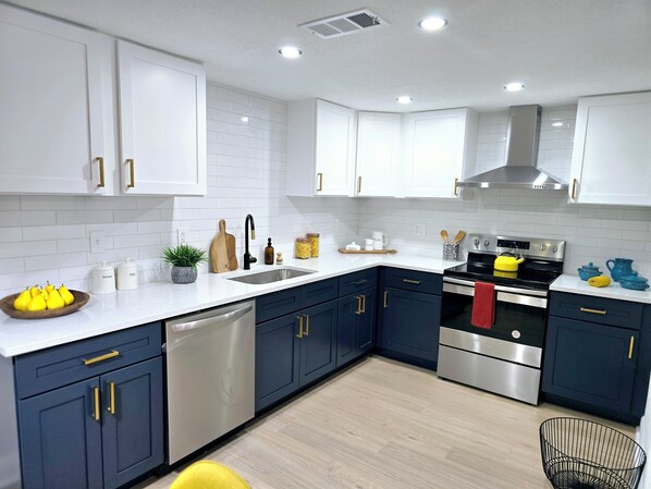 Microwave, oven, stovetop, dishwasher - Charming 3-bedroom, completely remodel house in the heart of Port Richey (Port Richey)