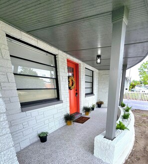 Exterior detail - Charming 3-bedroom, completely remodel house in the heart of Port Richey (Port Richey)