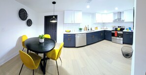 Micro-ondes, four, plaque de cuisson, lave-vaisselle