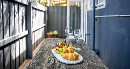 Orton Blue; Beachside getaway for 4, Pets welcome, aircon, walk to shops and beach