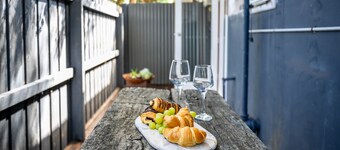 Orton Blue; Beachside getaway for 4, Pets welcome, aircon, walk to shops and beach