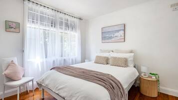 2 bedrooms, iron/ironing board, free WiFi, bed sheets