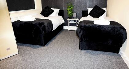 Luxury king 🤴 bed living "your Luxe Home Away"