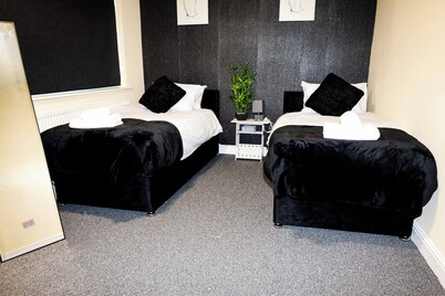 Luxury  king 🤴 bed living "your Luxe Home Away"