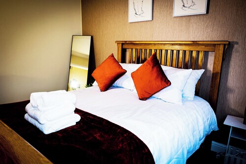 Luxury  king 🤴 bed living "your Luxe Home Away"