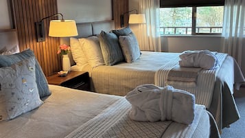 Double Queen Room | Laptop workspace, blackout drapes, free WiFi