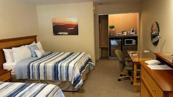 مساحة عمل للكمبيوتر المحمول وستائر تعتيم وواي فاي مجانًا