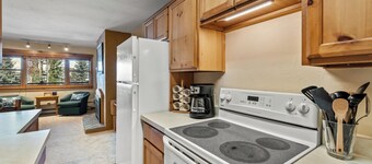 Straight Line Suite, ski in/ ski out, perfect for a mountain getaway!