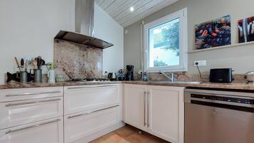 Réfrigérateur, four, plaque de cuisson, lave-vaisselle