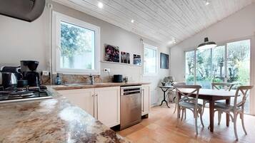 Réfrigérateur, four, plaque de cuisson, lave-vaisselle