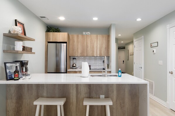 Refrigerador, microondas, horno, placa de cocina