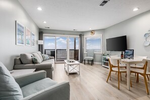 Fernseher, DVD-Player, Bücher